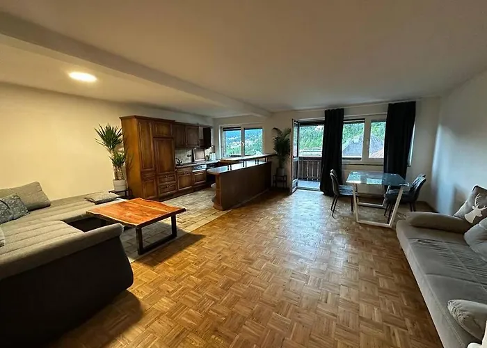 Geraeumige Rustikale Tiroler Wohnung 1-8 Personen